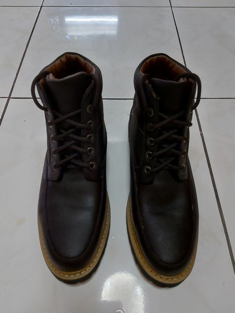 Gibi Homme Winter Boots for Men (Category: Boots) located in Makati City. Submitted by berniebones (Listing ID 1249763686, Image 1). Description: Gibi Homme Winter Boots for Men Used only once. Color brown. Size not visible on shoe but its around 10 inches upon manual measurement. No box. RFS: Decluttering..