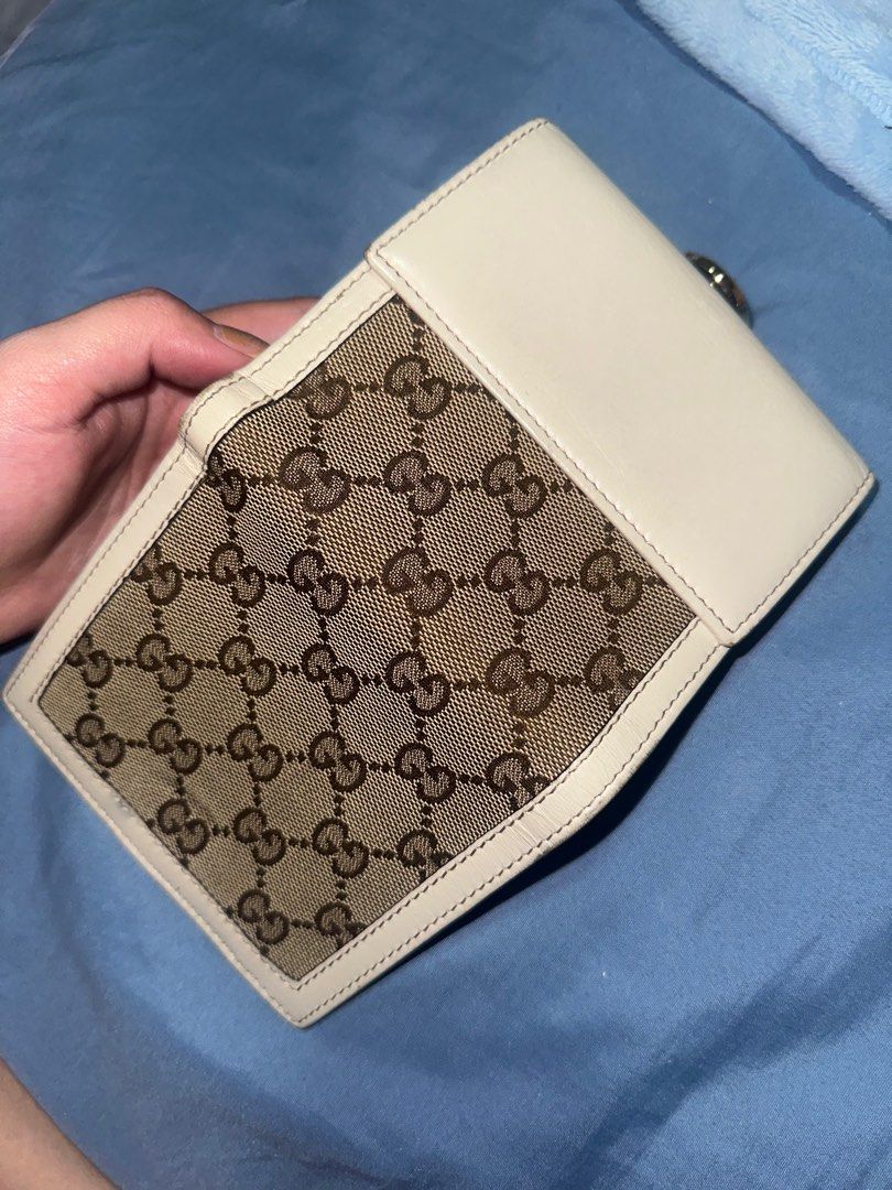 Gucci bifold wallet (Category: Wallets & Card Holders) located in Quezon City. Submitted by cmsia (Listing ID 1249660099, Image 2). Description: No flaws .