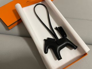 （分類：）位於 。 由 MsLittleLuxury 提交（商品編號 1249739230，圖片 1）。簡介： 。
