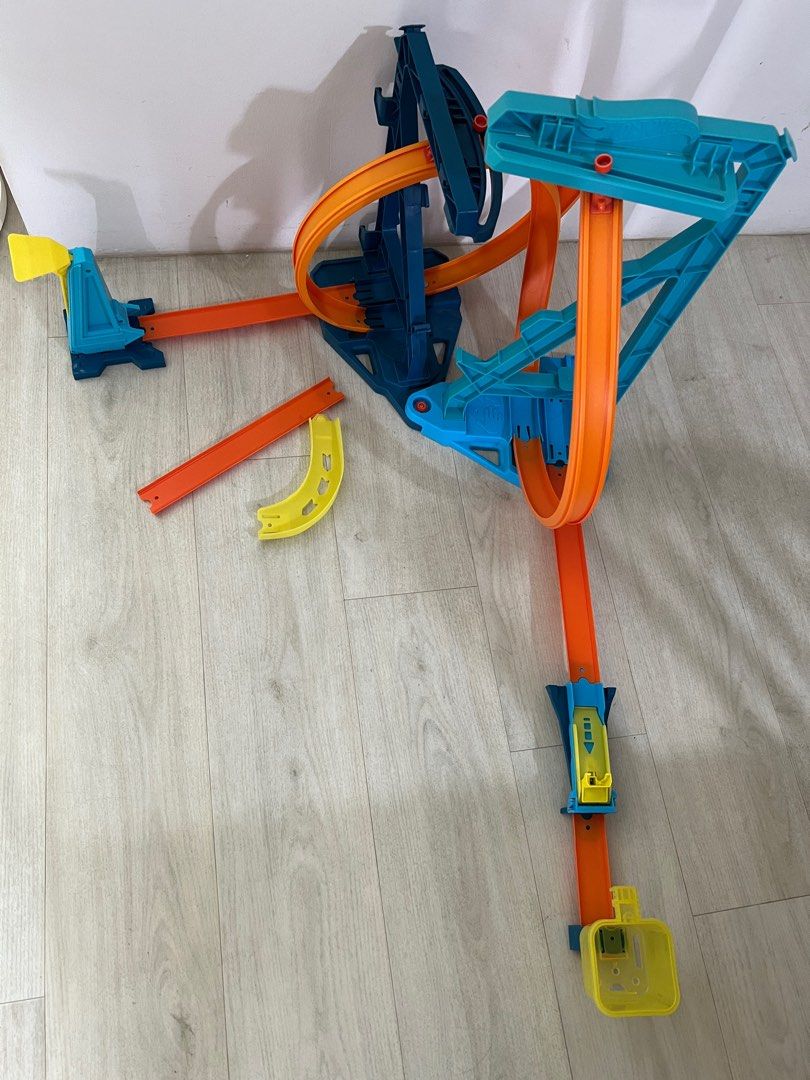 Authentic Hot Wheels Track Builder with car, Hobbies & Toys, Toys & Games on Carousell