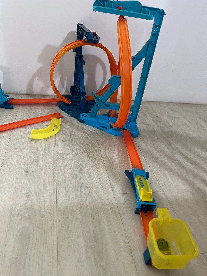 Authentic Hot Wheels Track Builder with car, Hobbies & Toys, Toys & Games on Carousell