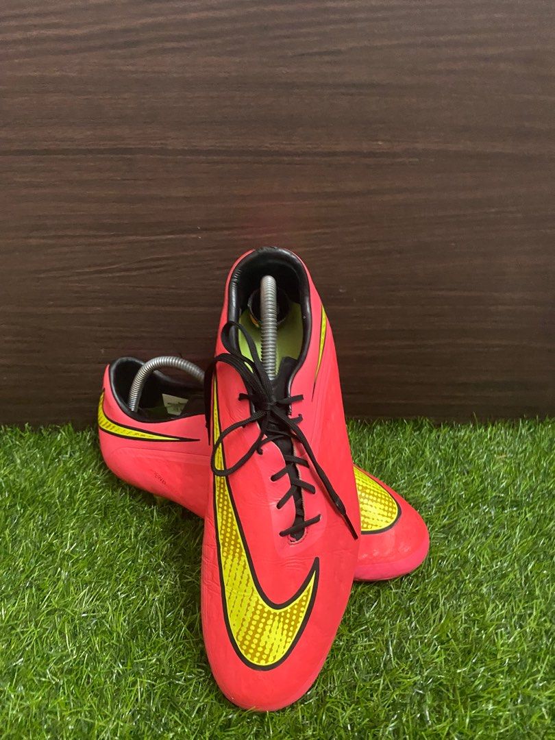 kasut bola nike hypervenom