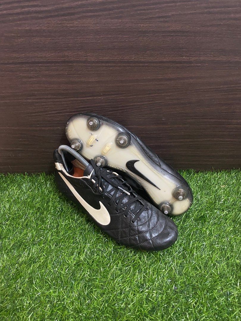 Kasut bola on sale nike tempo