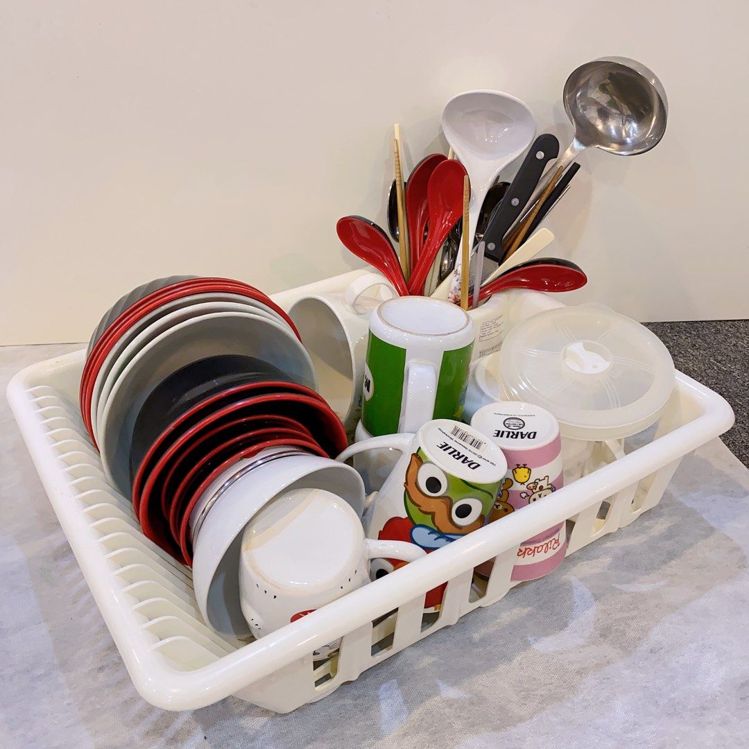 Tupperware Cake Holder, large, Furniture & Home Living, Kitchenware &  Tableware, Bakeware on Carousell
