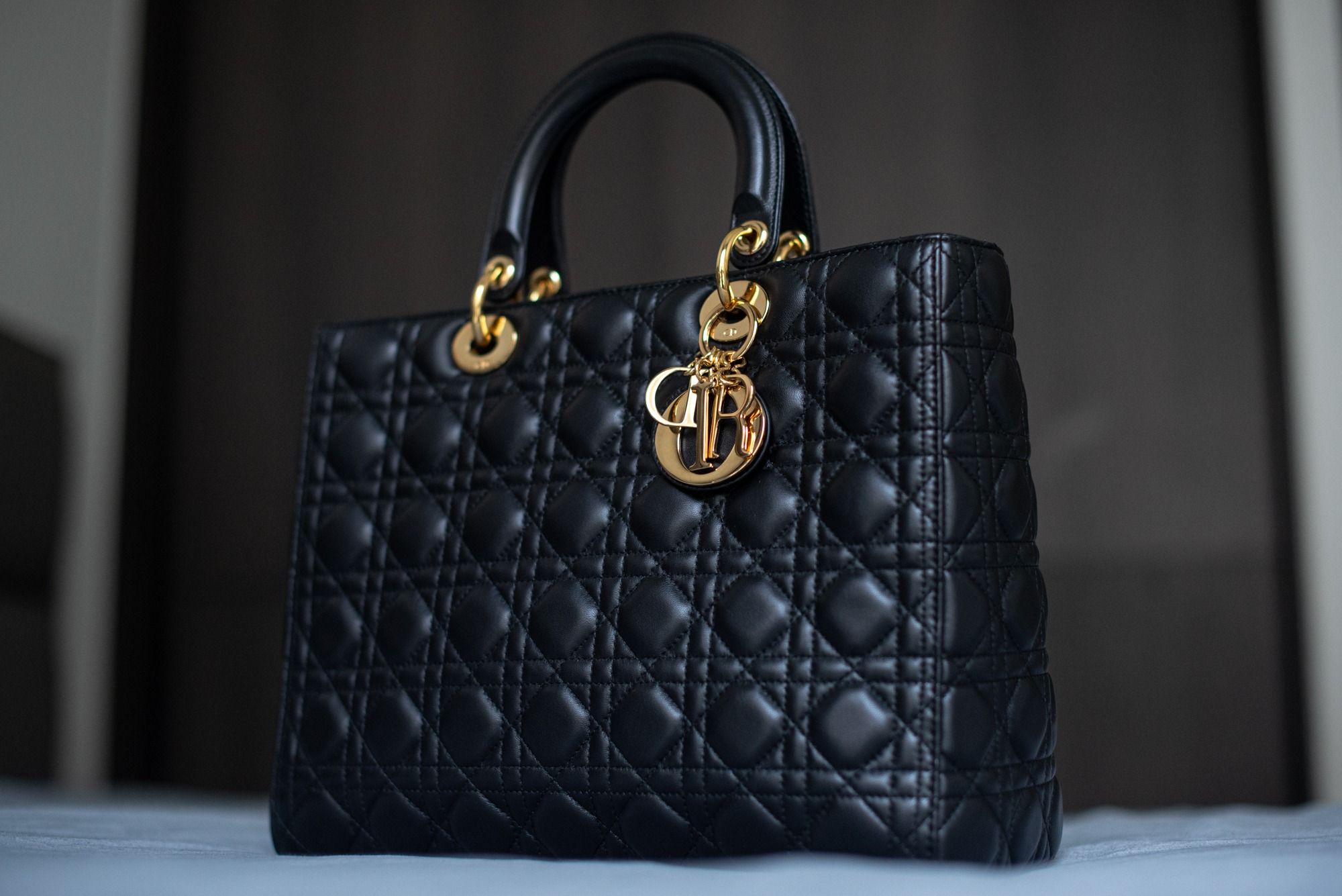 Lady Dior Lambskin Clutch  Review / what fits inside ! 