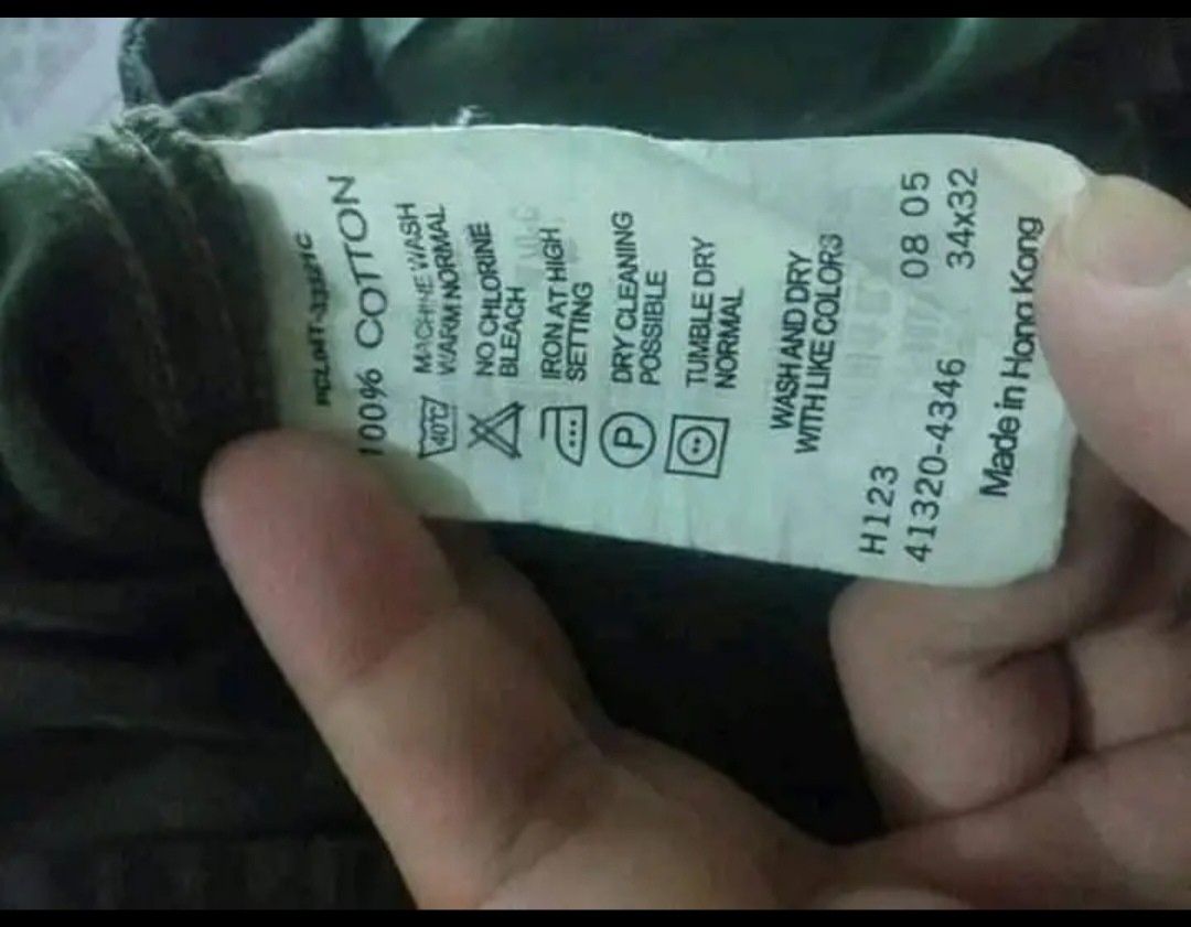 Levis (Category: Jeans) located in Baguio. Submitted by luxeloomarchive (Listing ID 1249664436, Image 3). Description: Levi's olive green Cargo pants No issue Size 38.