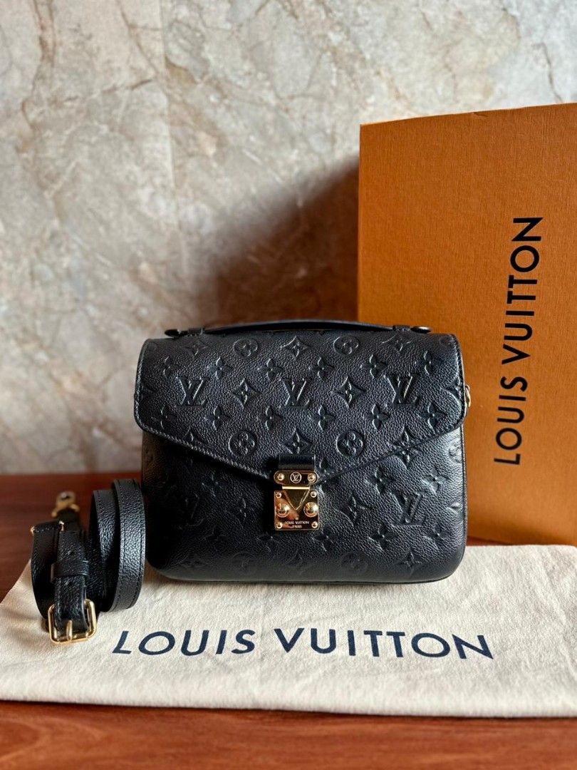 VGC Louis Vuitton Vavin woc black 2020, Barang Mewah, Tas & Dompet di  Carousell