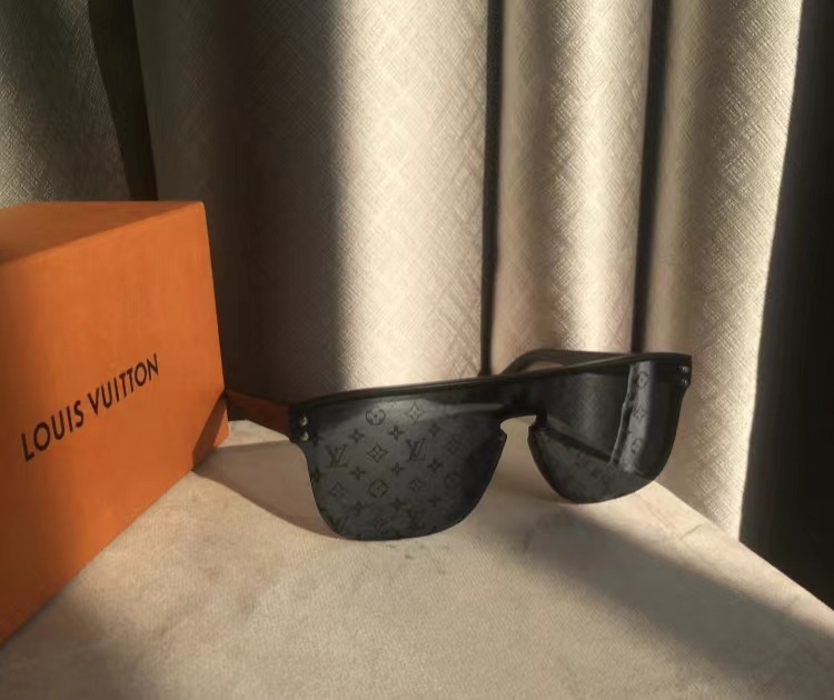 Louis Vuitton Navy Waimea 60mm Sunglasses in Blue