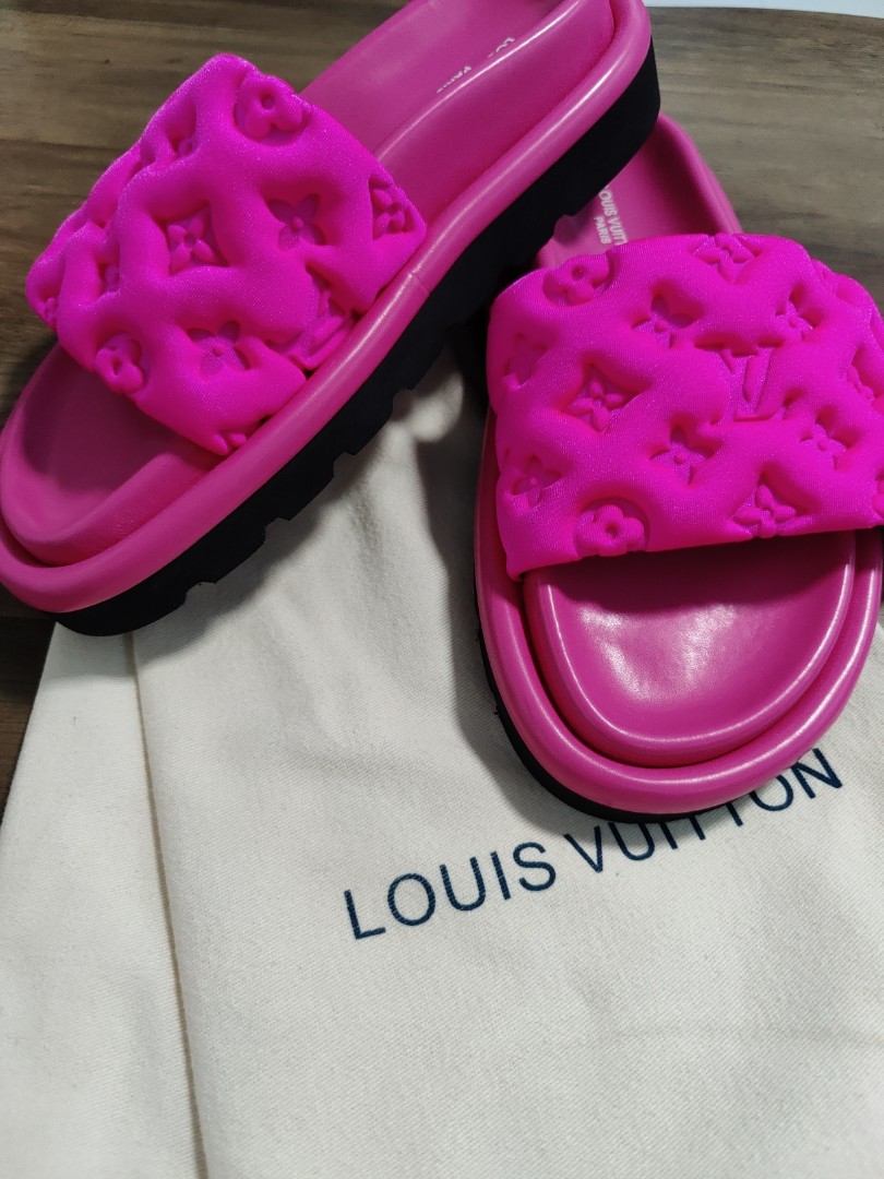 Brand New authentic Louis Vuitton Pink Monogram Paseo Flat