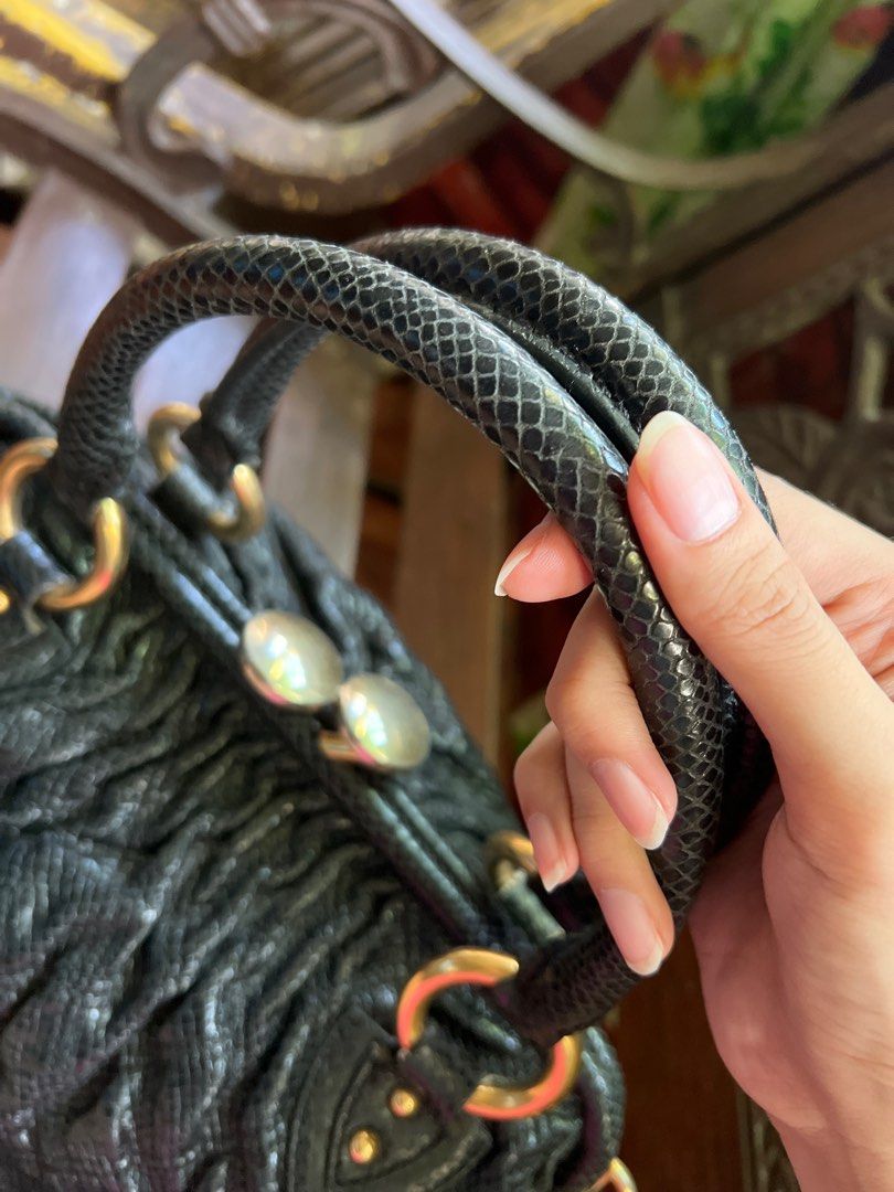 Marc Jacobs Stam Bag in Textured Leather (Black) (Category: Luxury Bags & Wallets) located in Legazpi City. Submitted by gleh1 (Listing ID 1249199939, Image 2). Description: 💯 Authentic Rare Collector’s item Feel free to ask for the detailed photos.