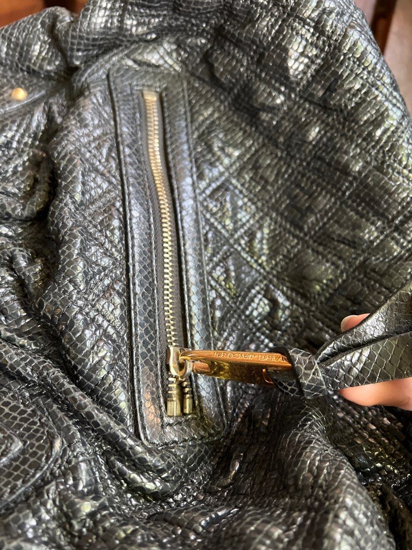 Marc Jacobs Stam Bag in Textured Leather (Black) (Category: Luxury Bags & Wallets) located in Legazpi City. Submitted by gleh1 (Listing ID 1249199939, Image 3). Description: 💯 Authentic Rare Collector’s item Feel free to ask for the detailed photos.
