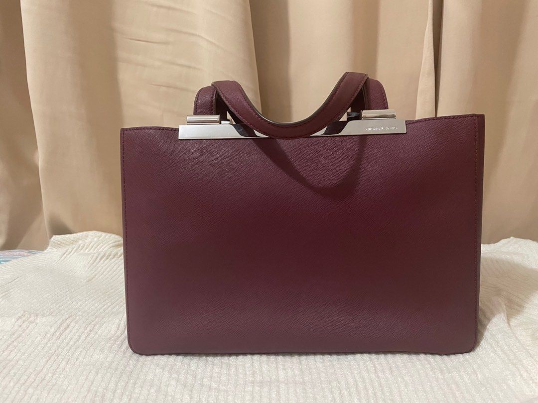 Michael Kors handbag (Category: Luxury Bags & Wallets) located in Paranaque City. Submitted by declutterqueeen (Listing ID 1249740482, Image 1). Description: Original Michael Kors Never been used Practically brand new Handbag top handle bag Got this from Jersey garden outlets in NJ, USA Sf shouldered by buyer Gcash/bdo transfer Lalamove/grab pickup RFS: decluttering.