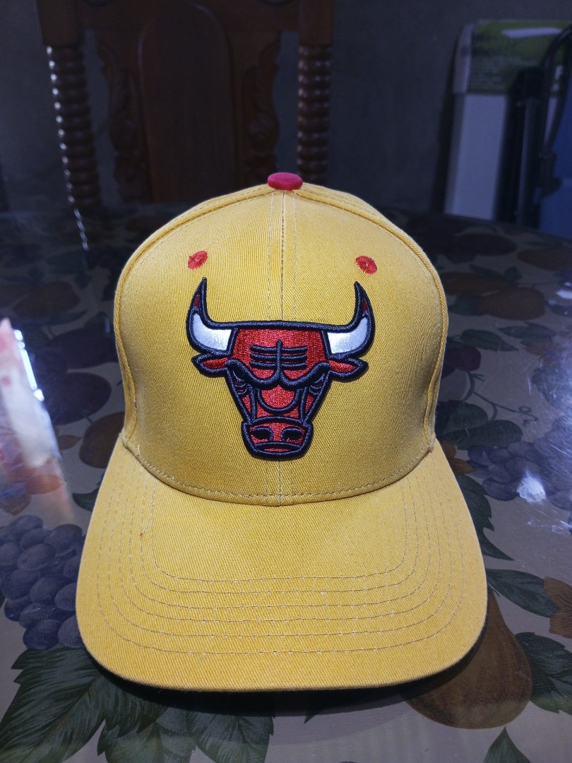 Authentic Mitchell & Ness CHICAGO BULLS cap, Men's Fashion, Watches &  Accessories, Caps & Hats on Carousell