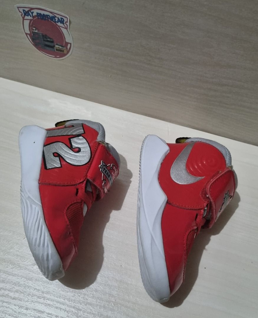 nike hustle d9