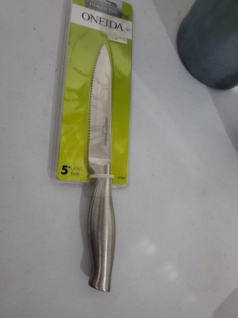 Oneida 5" utility knife (Category: Knives & Chopping Boards) located in Makati City. Submitted by thedeclutteringabuela (Listing ID 1249782708, Image 1). Description: Onndida 5" utility knife.