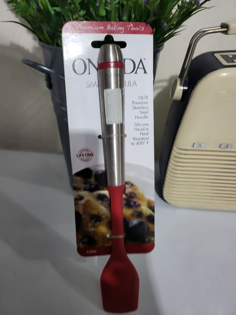 Oneida spatula (Category: Bakeware) located in Makati City. Submitted by thedeclutteringabuela (Listing ID 1249784968, Image 2). Description: Oneida silicon spatula 18/8 premium stainkess steel handle. Heat resistant 400°F.