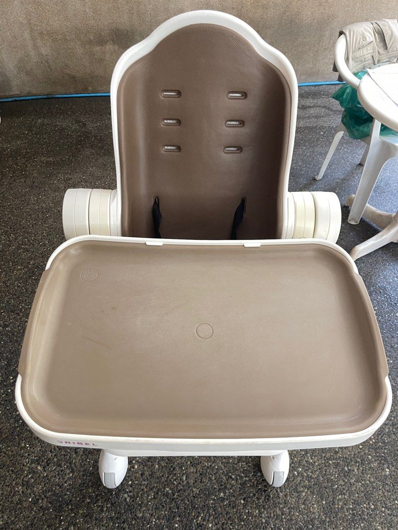 Oribel Cocoon Chair almond (Category: Kids Tables & Chairs) located in Paranaque City. Submitted by inmycloset08 (Listing ID 1249706099, Image 1). Description: There’s an issue with the table lock (see last slide) but can still be attached. .