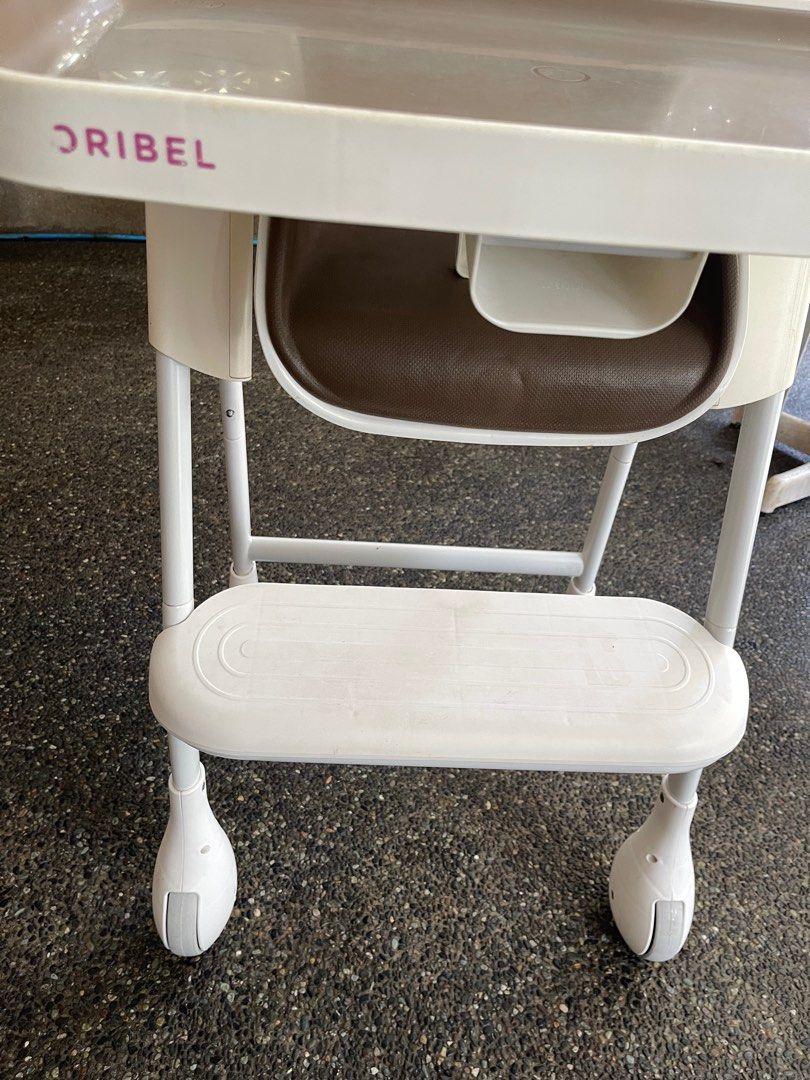 Oribel Cocoon Chair almond (Category: Kids Tables & Chairs) located in Paranaque City. Submitted by inmycloset08 (Listing ID 1249706099, Image 2). Description: There’s an issue with the table lock (see last slide) but can still be attached. .