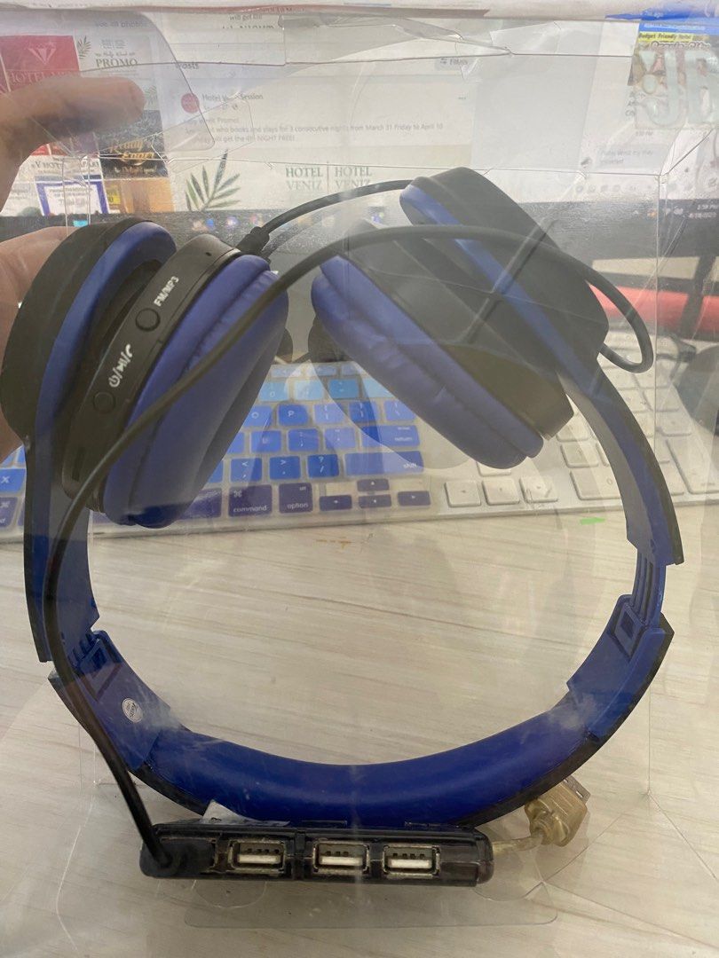 Original JBL Headset Bought in Fishermall (Category: Headphones & Headsets) located in Manila. Submitted by bright_lamb (Listing ID 1249673513, Image 3). Description: Original JBL Headset Bought in Fishermall Hindi nagamit meron nako bagong headset nakastock lang benta ko nalang 1month old palang No damage brand new.
