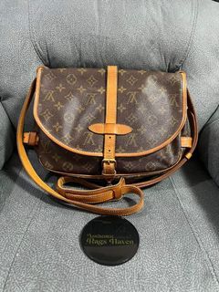 authentic LOUIS VUITTON looping MM size, Luxury, Bags & Wallets on Carousell