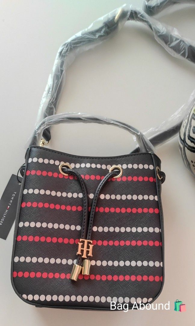 Tommy hilfiger eva crossbody store