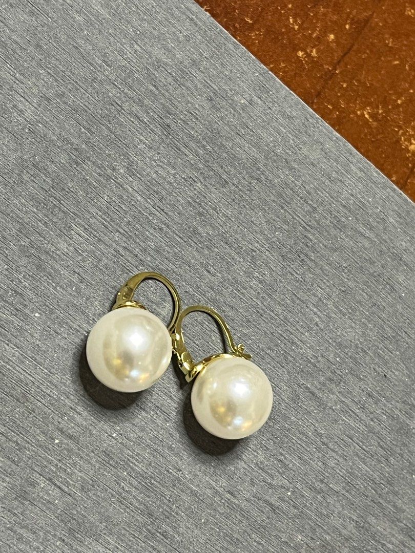 Celine dot shop pearl earrings
