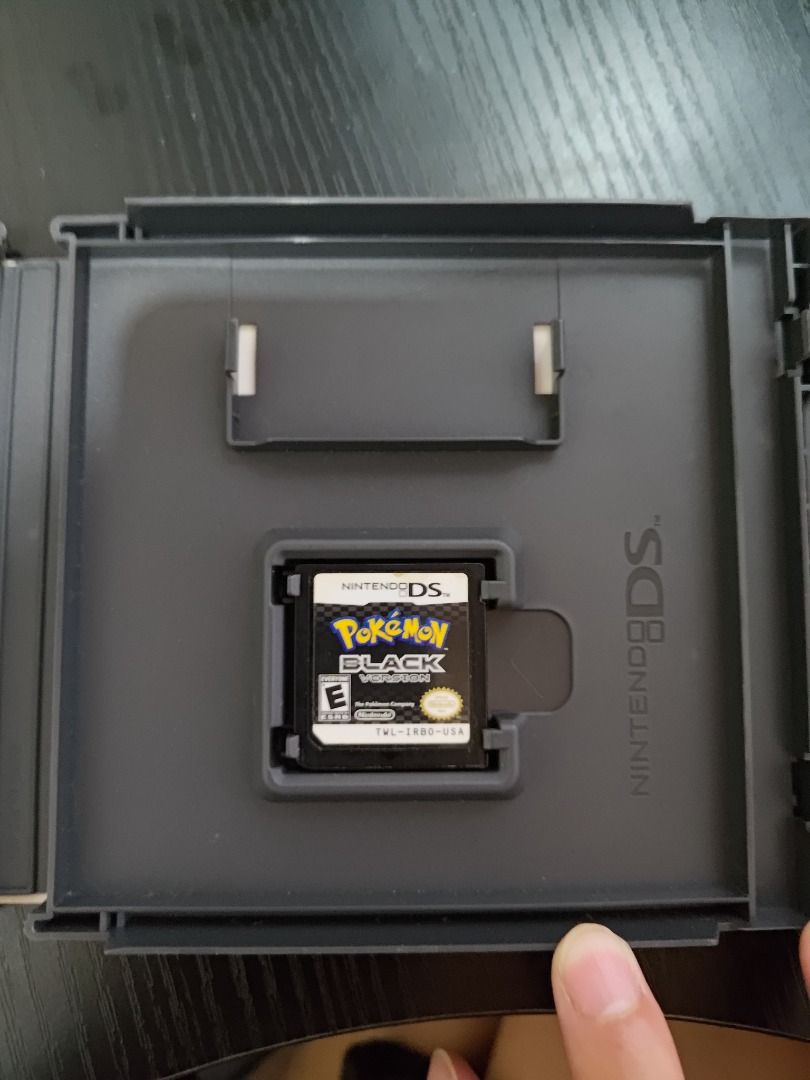 Pokemon Black Authentic w case Video Gaming Video Games