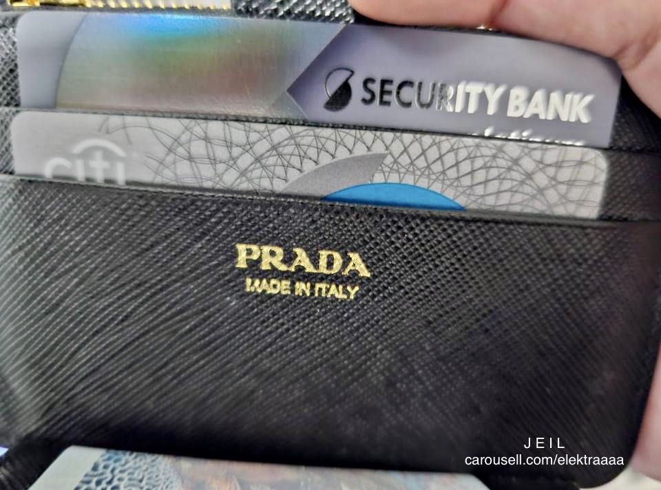 Prada Saffiano Leather Card Holder (Category: Luxury Bags & Wallets) located in Las Pinas. Submitted by elektraaaa (Listing ID 1249745494, Image 2). Description: 💥We can have it checked at Prada Greenbelt to verify authenticity :) Negotiate REASONABLY!😬 Prada 1MC038 QWA F0002 Saffiano Metal Oro Nero Compact and functional, the Saffiano leather credit card holder reveals elegant lines. Provided with a zipper pocket, the front has visible card sl