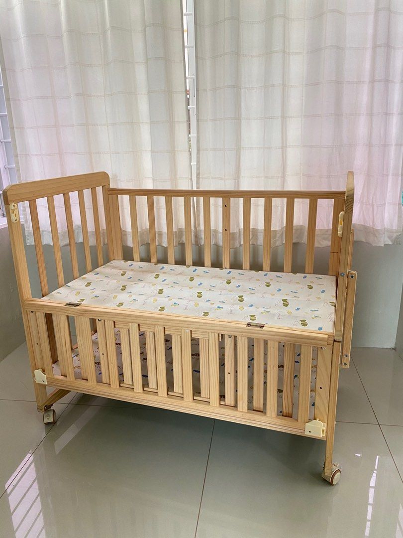 Preloved crib top