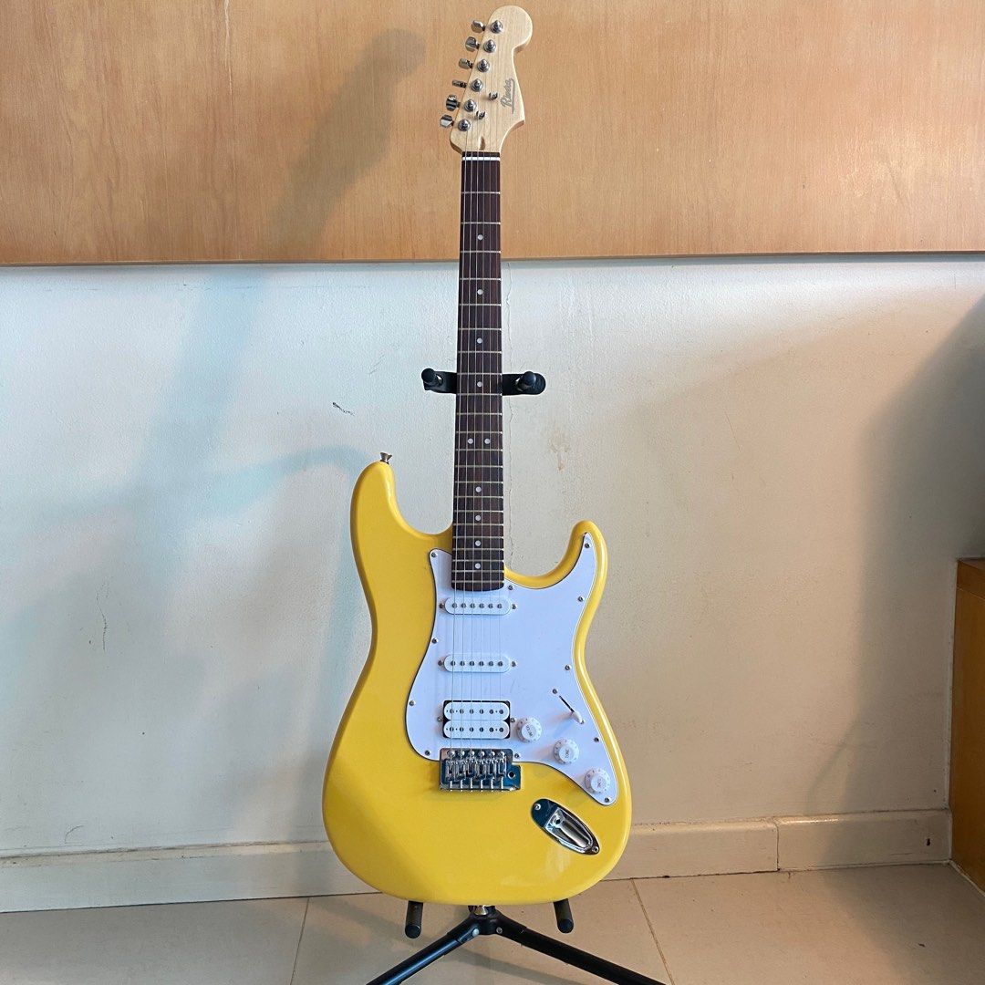 Rivera Electric Guitar Stratocaster Yellow (Squire/Yamaha/Fender