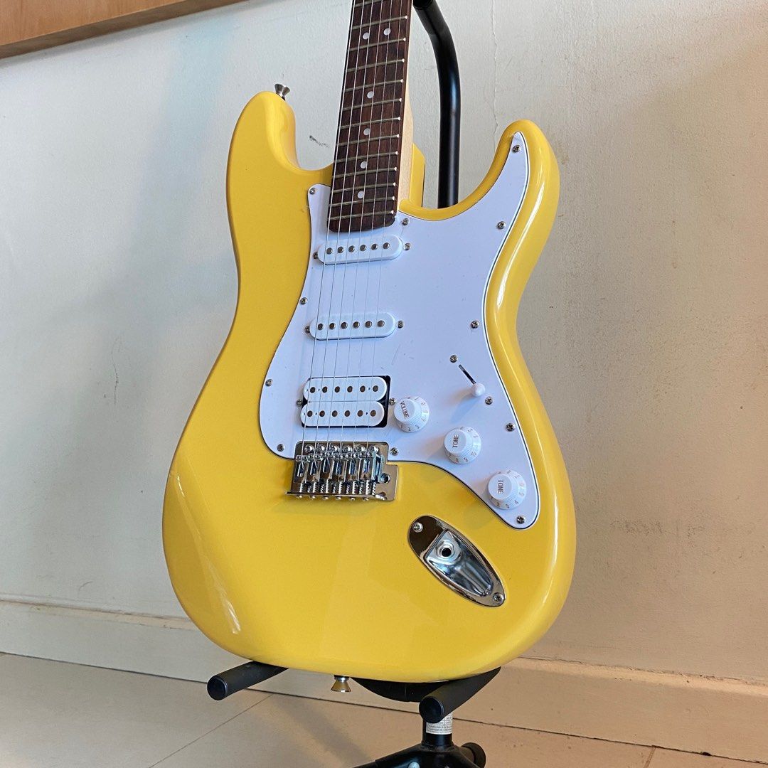 Rivera Electric Guitar Stratocaster Yellow (Squire/Yamaha/Fender