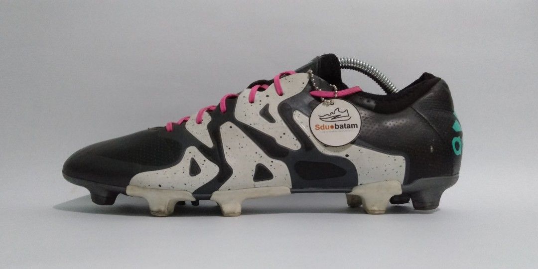 Sepatu bola hot sale adidas x 15.1