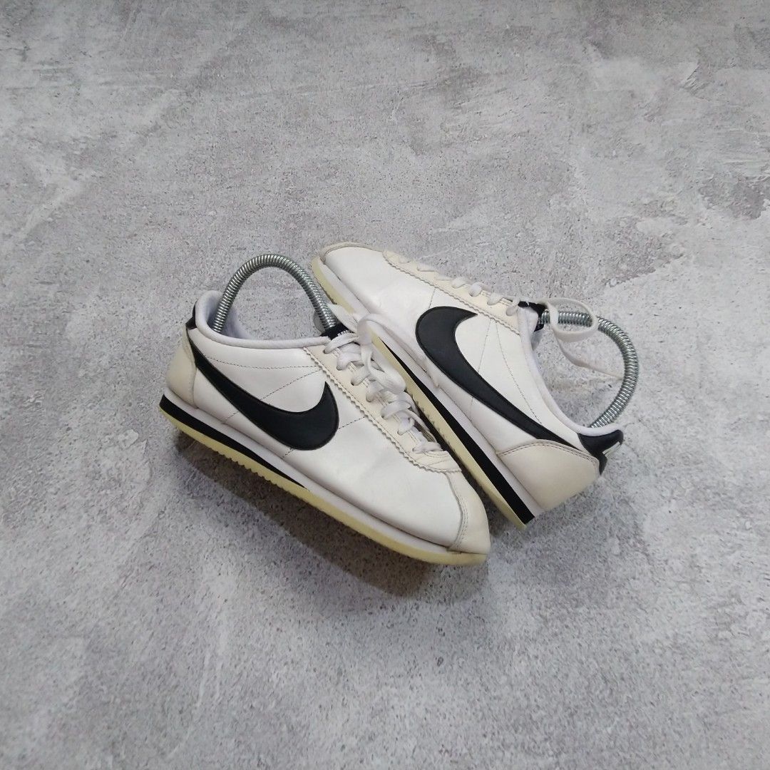 Sepatu Nike Cortez Classic Black White original, Fesyen Wanita, Sepatu di  Carousell