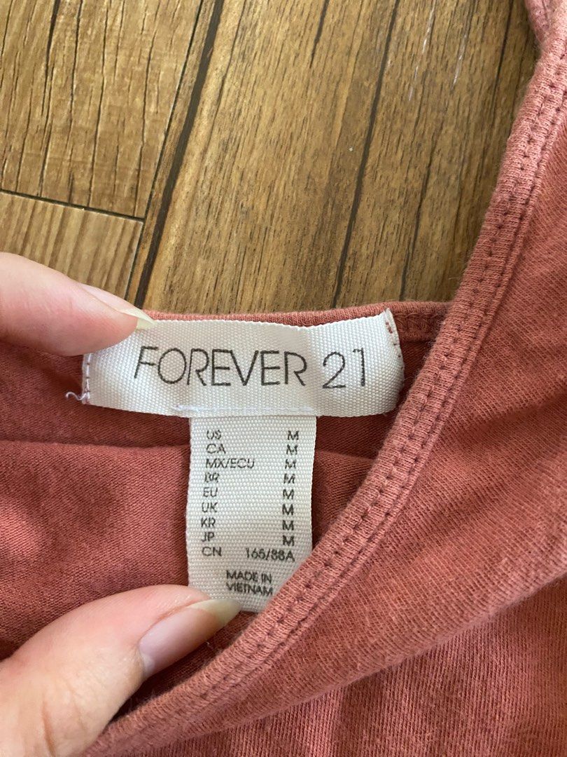 [SET] Forever 21 sando in pink and green (Category: Sleeveless) located in Dasmarinas. Submitted by cafinds (Listing ID 1249665912, Image 2). Description: - slighty used but no flaws .