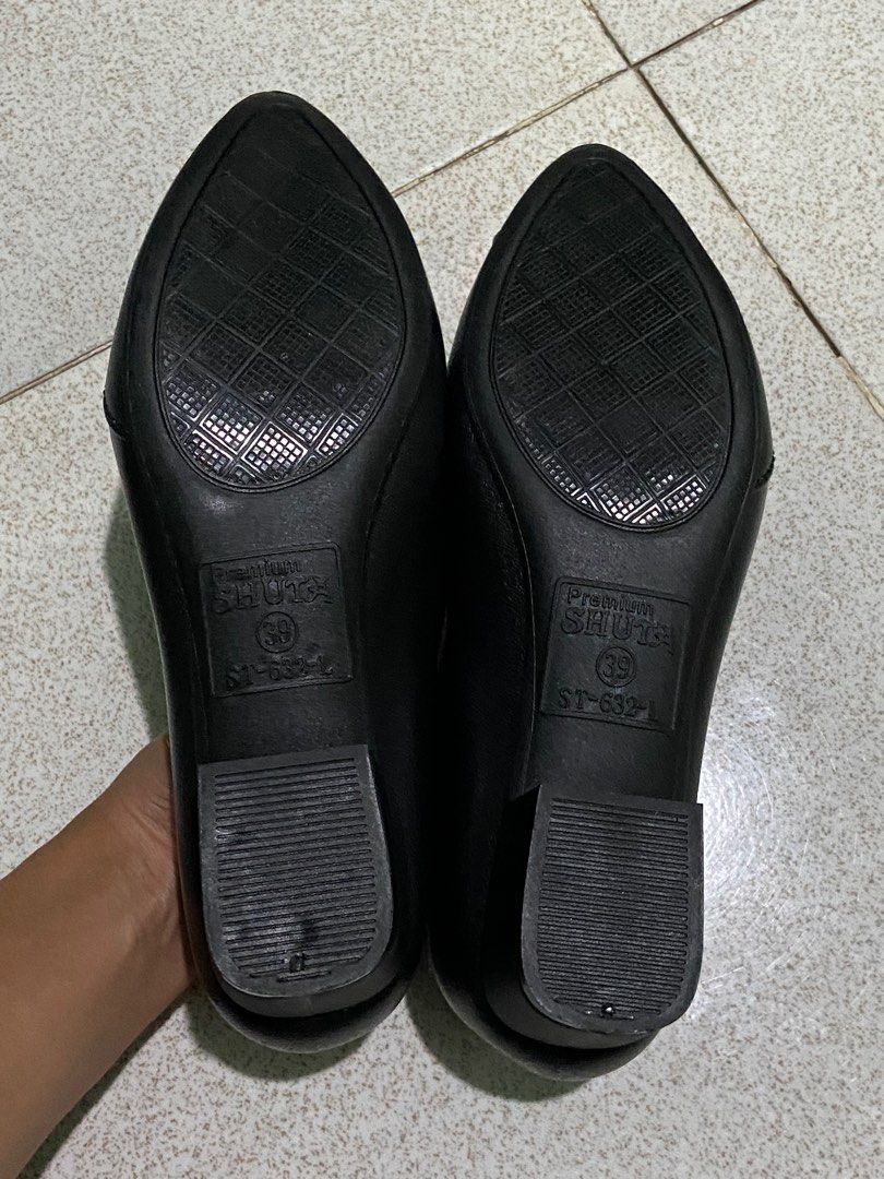 SHUTA RUBBER SCHOOL SHOES WITH HEELS on Carousell