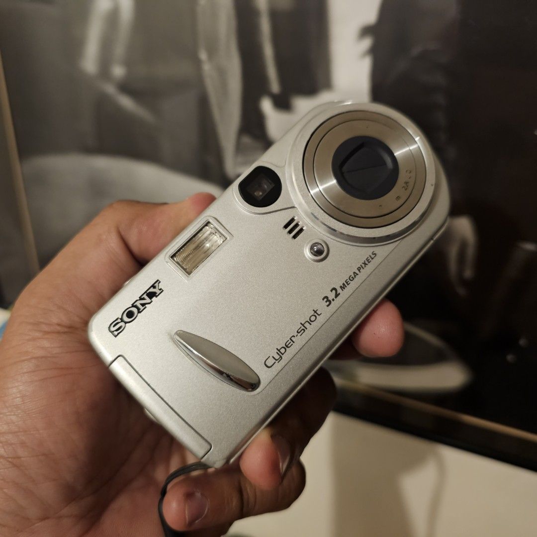 Sony Cybershot DSCP72 3.2 Megapixels, Photography, Cameras on Carousell