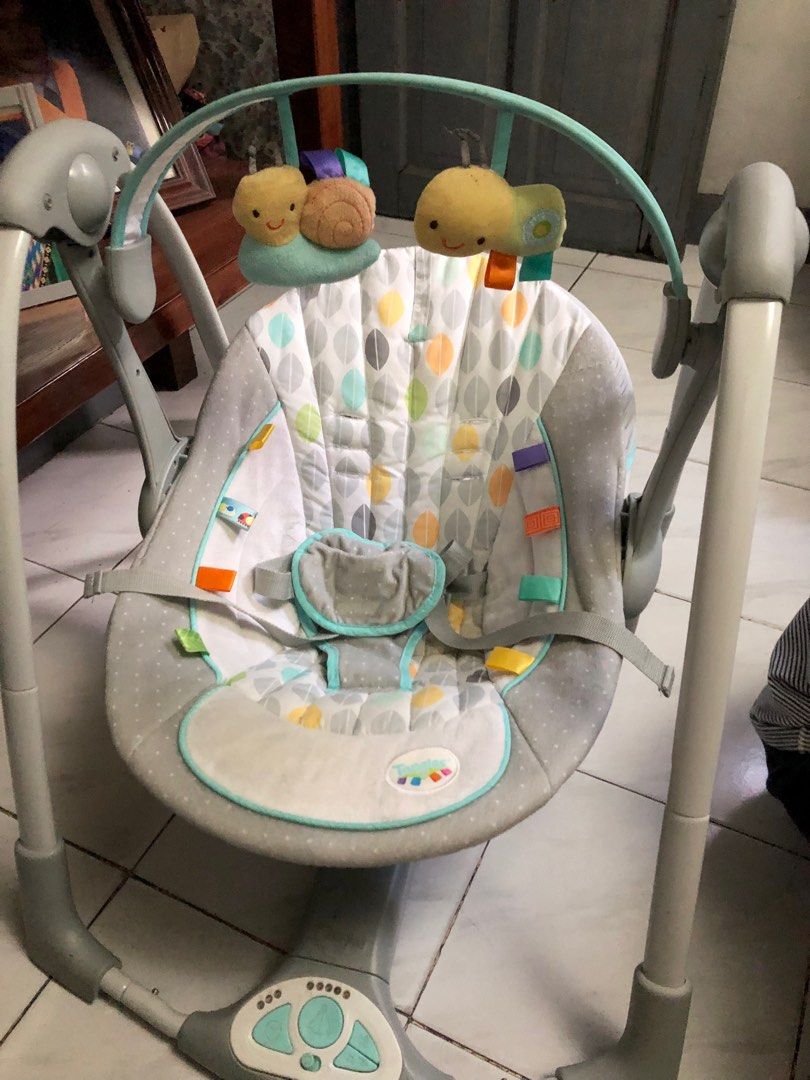Taggies top swing chair