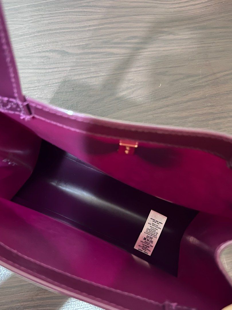 Ted Baker Aracon Plain Bow Small Icon Bag (Category: Luxury Bags & Wallets) located in Quezon City. Submitted by TheWanderingJeweler (Listing ID 1249795347, Image 3). Description: .