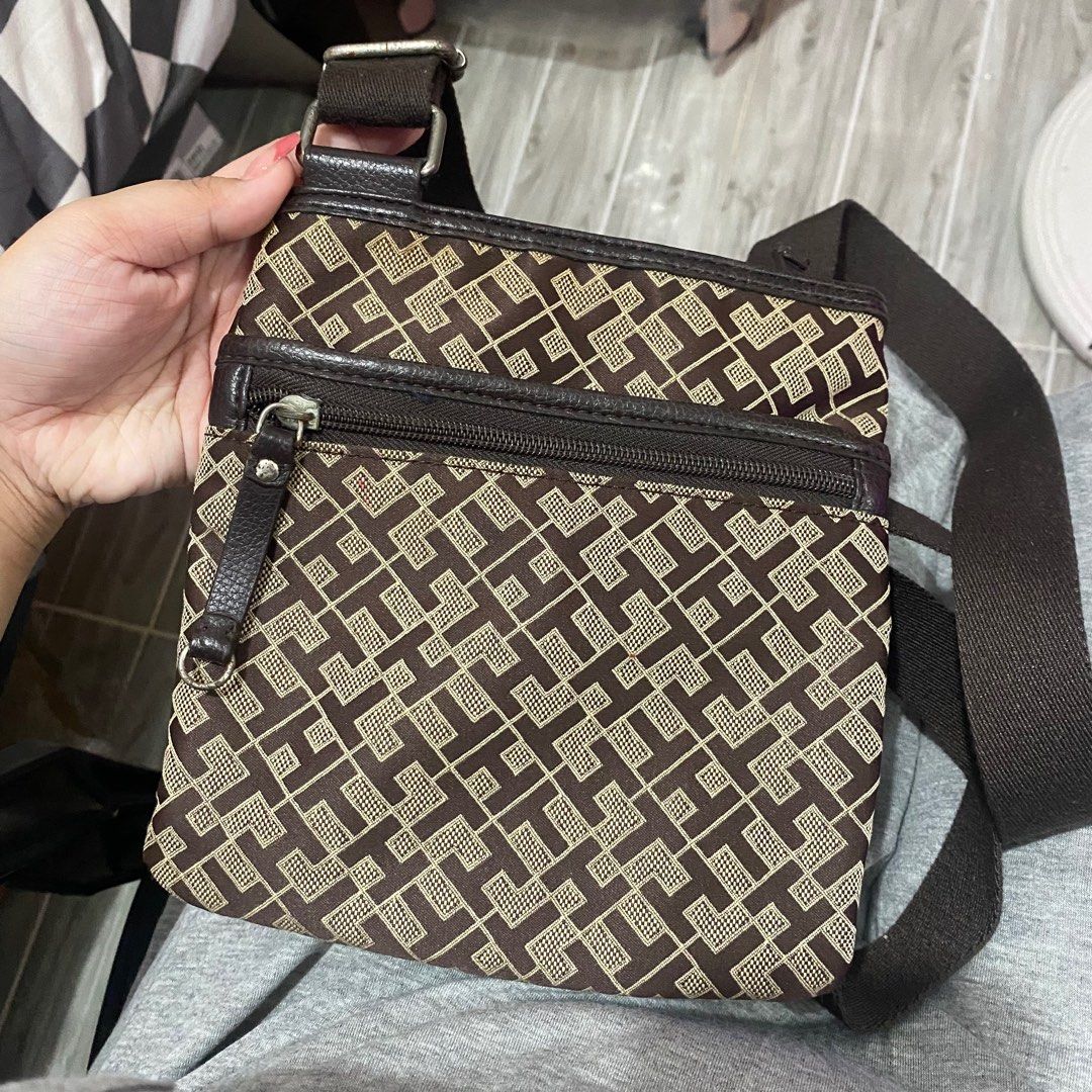 TOMMY HILFIGER CROSSBODY BAG, Women's Fashion, Bags & Wallets, Cross