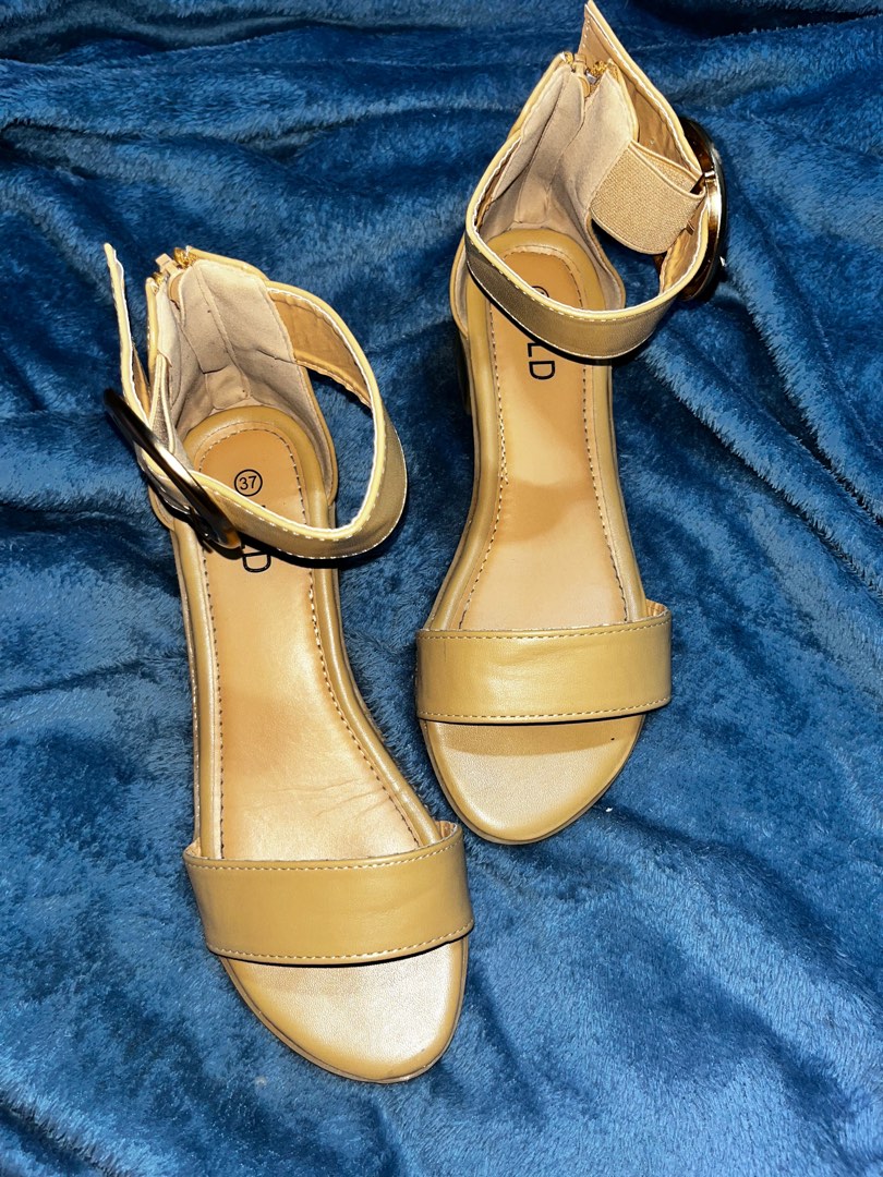 Sandales à Talons Compensés Unlisted Pour Femme - Taille US 7.5 (M), Couleur Rouge, Style Plateforme - Neuf Avec Boîte