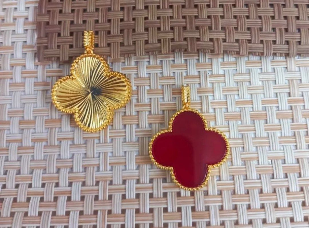 Vca Pendant in 18Karat Gold Setting (Category: Charms) located in Davao. Submitted by jewelrybox_cezsupera. (Listing ID 1249761226, Image 2). Description: Reversible Vca Pendant P1,950 ❗️❗️❗️ ⭐️20mm size ⭐️Real Gold 18Karat ⭐️With Au750 Gold Tag ⭐️Pawnable ⭐️With Certificate of Authenticity .
