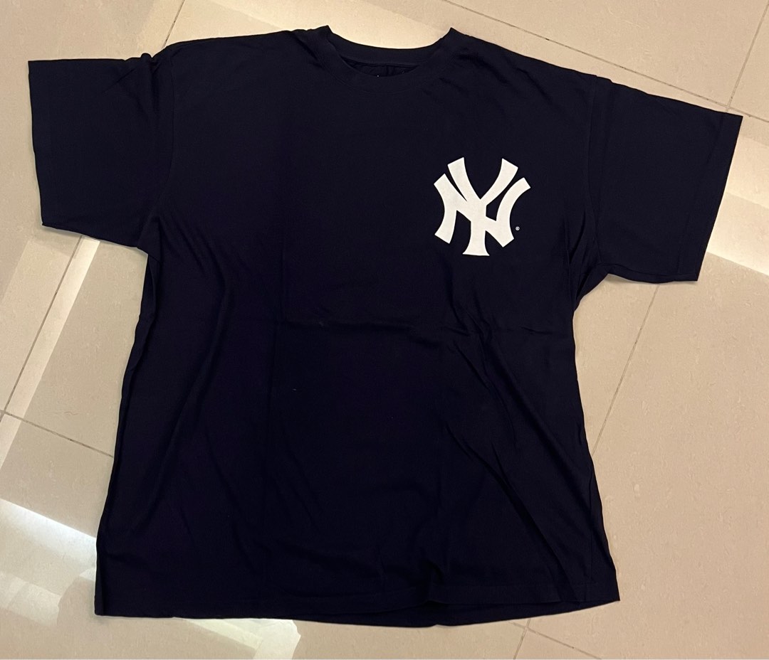 NEW YORK YANKEES MAJESTIC CARN OVERSIZED T-SHIRT- MENS BLACK/WHITE