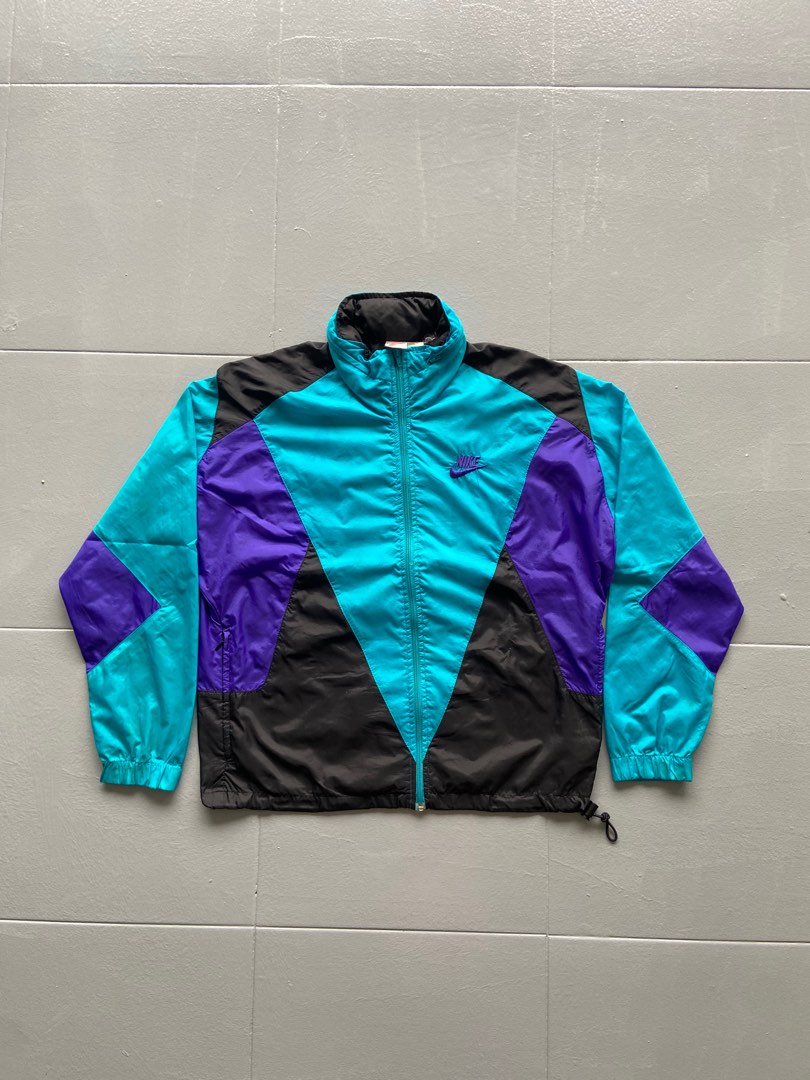 VINTAGE NIKE WINDBREAKER