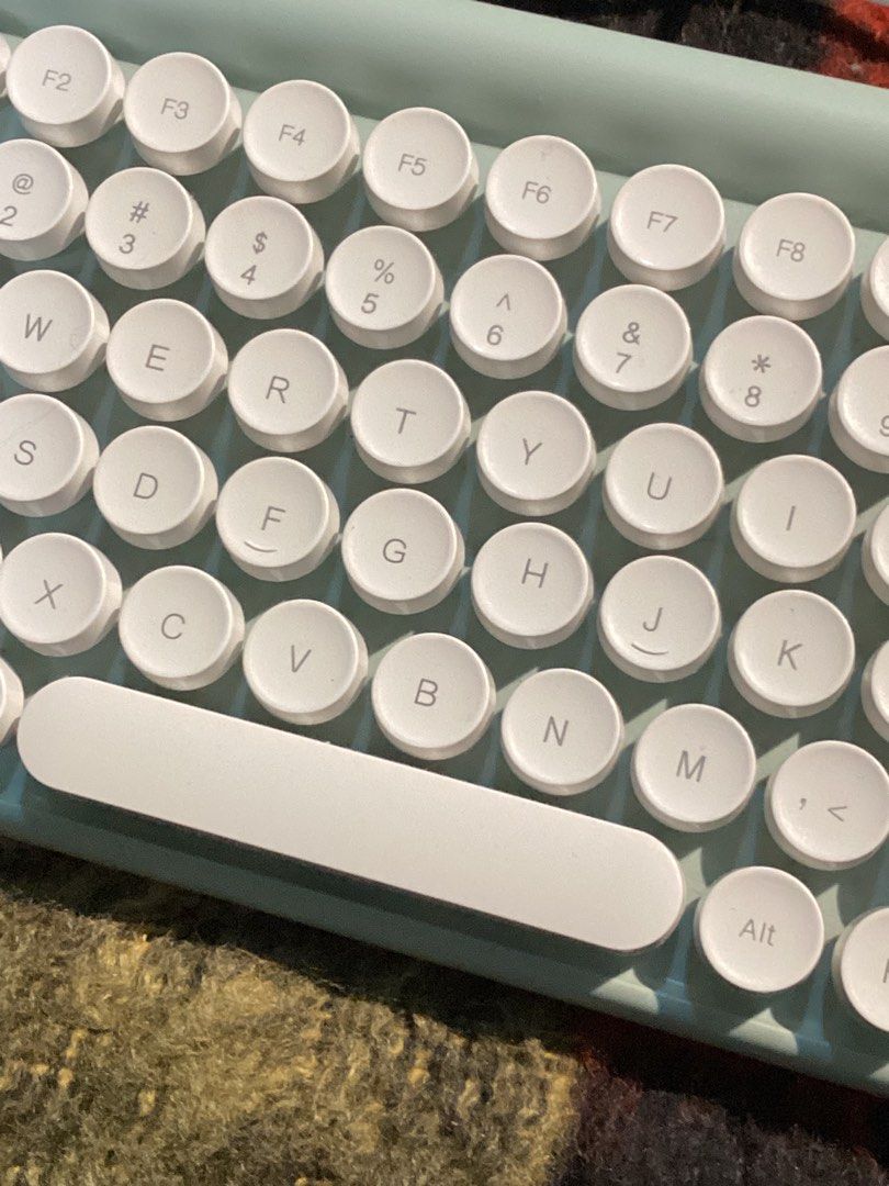 Wired Mint Keyboard on Carousell