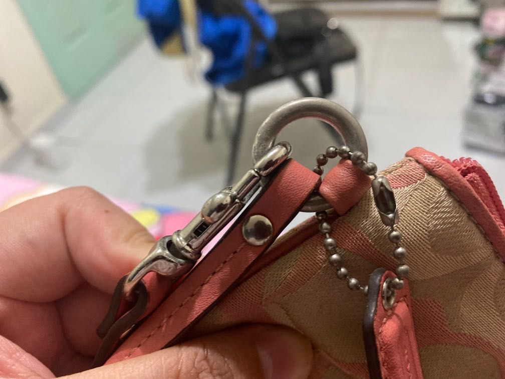 Fake coach wristlet deals