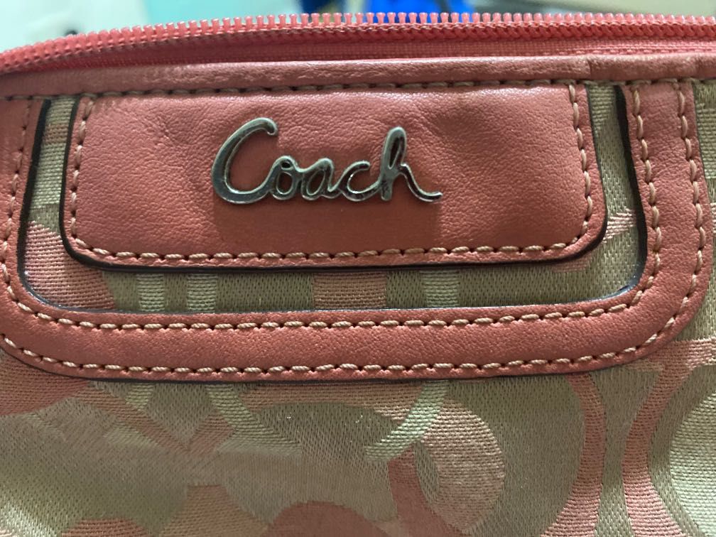 Fake outlet coach wristlet