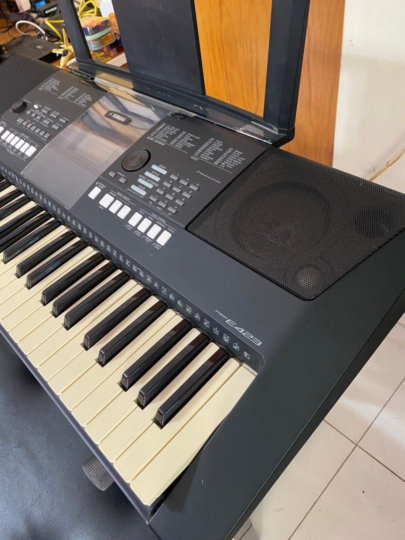Yamaha E423 with Keyboard Stand and Piano Chair, Hobbies & Toys, Music ...