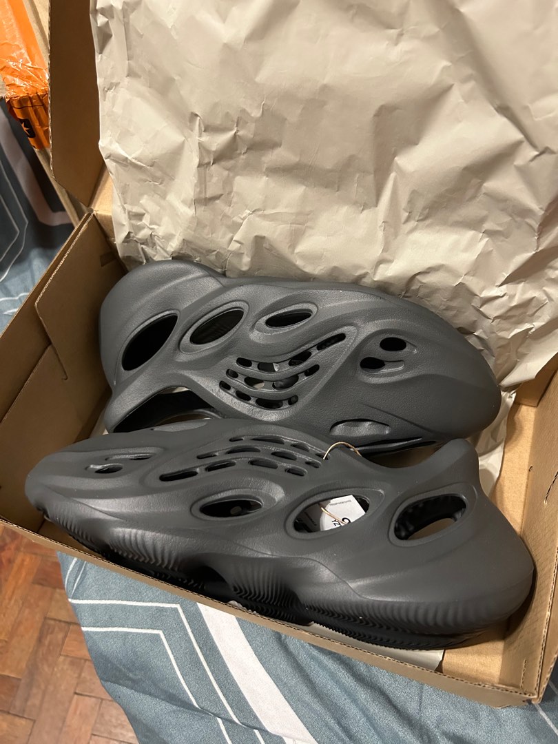 Yeezy Foam Runners 'Carbon', Men's Fashion, Footwear, Sneakers on Carousell
