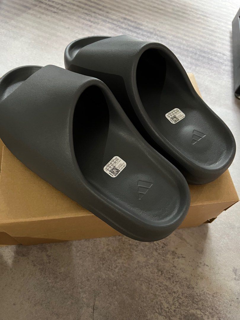 Yeezy Slides Slate Grey Size 10, Men's Fashion, Footwear, Flipflops and  Slides on Carousell