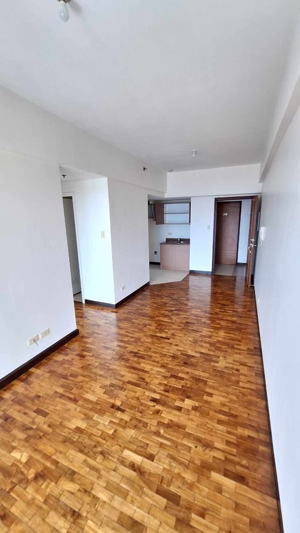 2bedroom condo in makati pet friendly 2bedroom w/ balcony near don